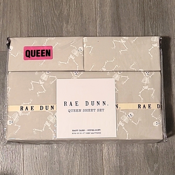 🕷NWT👻 Rae Dunn Halloween Queen Sheet Set - Picture 1 of 4